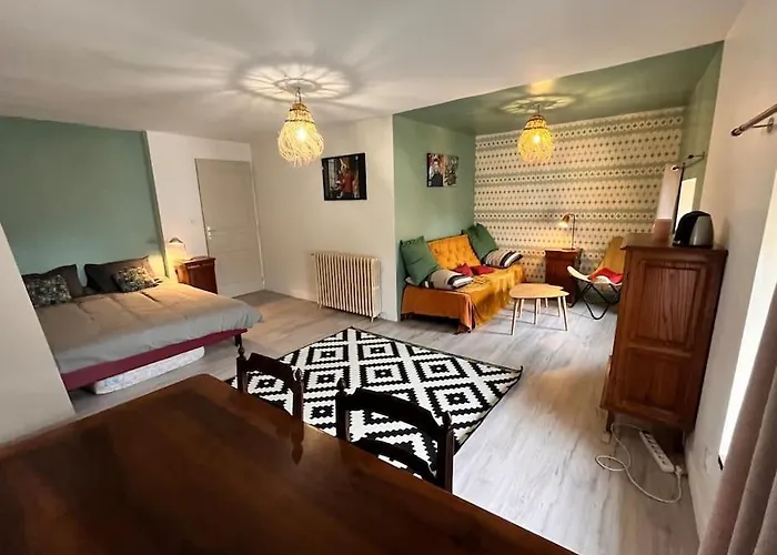 Grande Chambre Chez L\'Artiste-Peintre